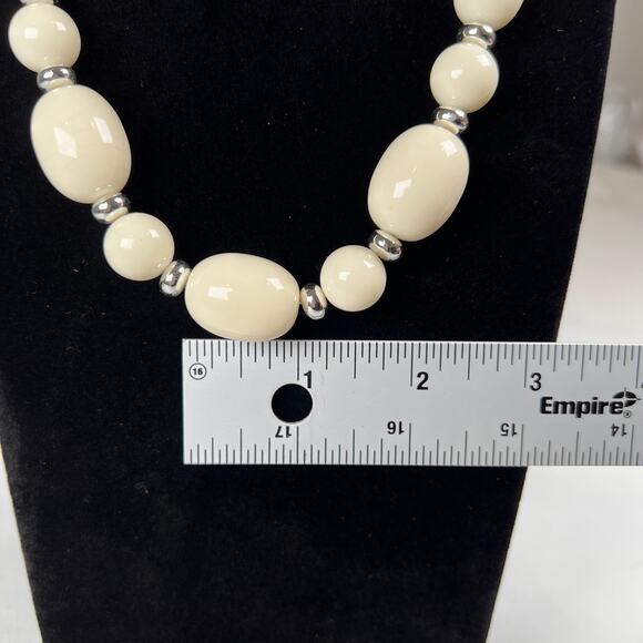 Cream Silvertone Oval and Round Bead Retro Statement Necklace - Picture 3 of 7